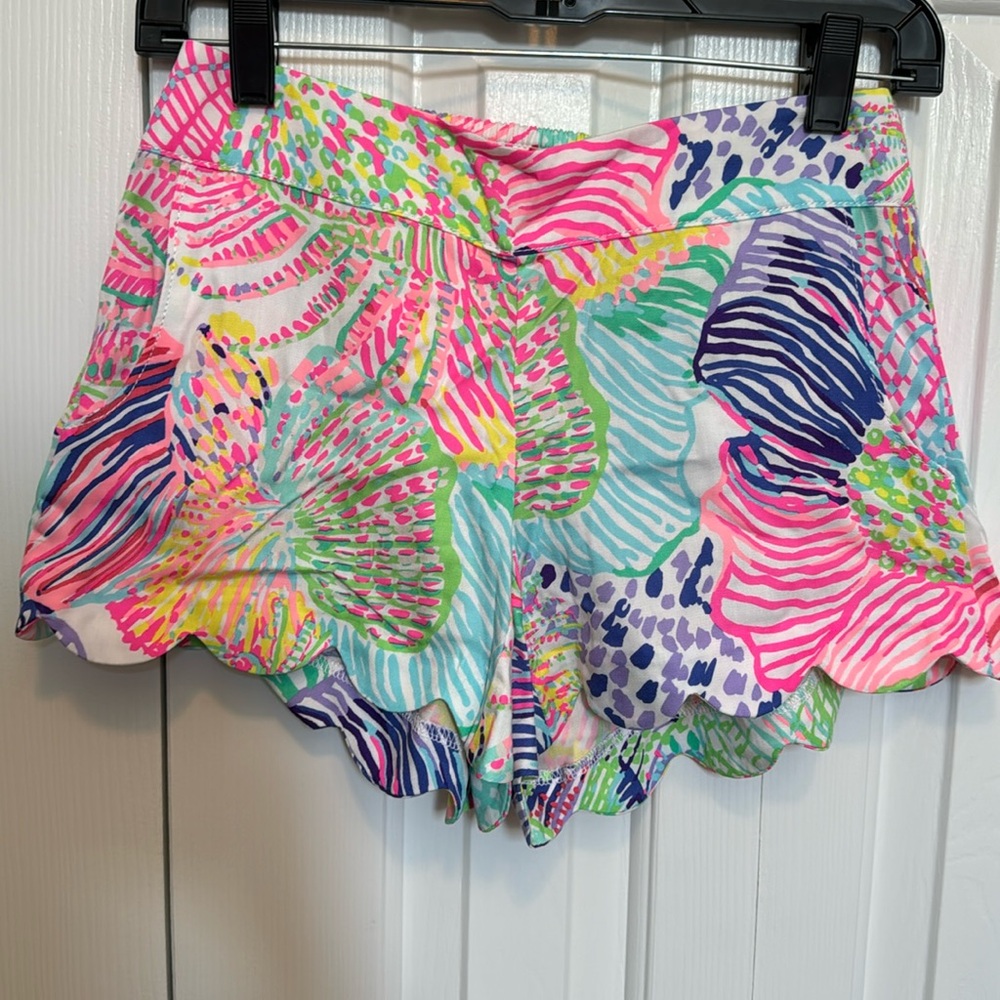 Lilly Pulitzer Dahlia Scalloped Shorts in Roar of the Seas